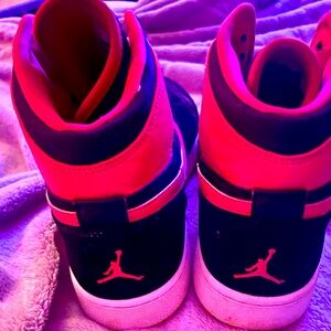 Jordan 1 Retro High OG Vivid Pink 8y